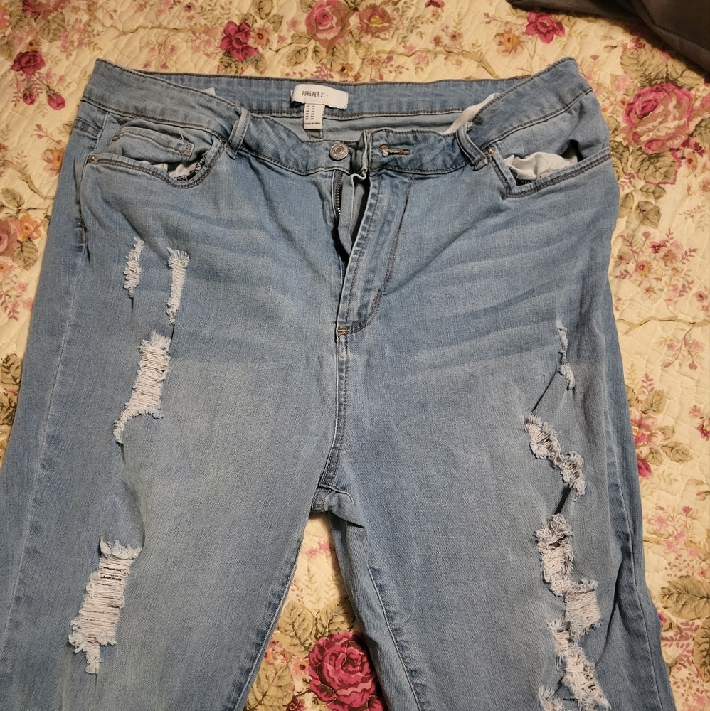 Forever 21 ripped jeans size 20